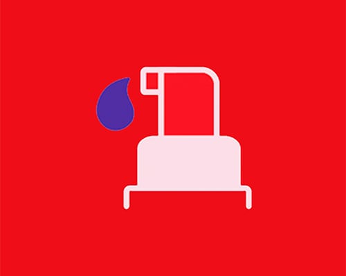 Serum Optic White Purple dikeluarkan dari botol pam