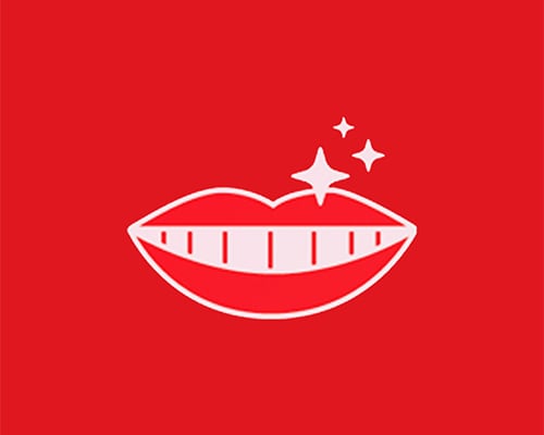 Bibir tersenyum dengan gigi yang berseri