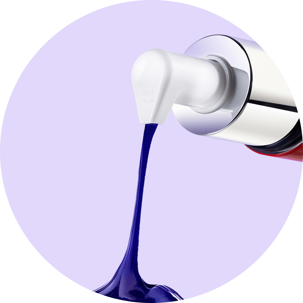 Serum Optic White Purple yang licin dipam dari botol