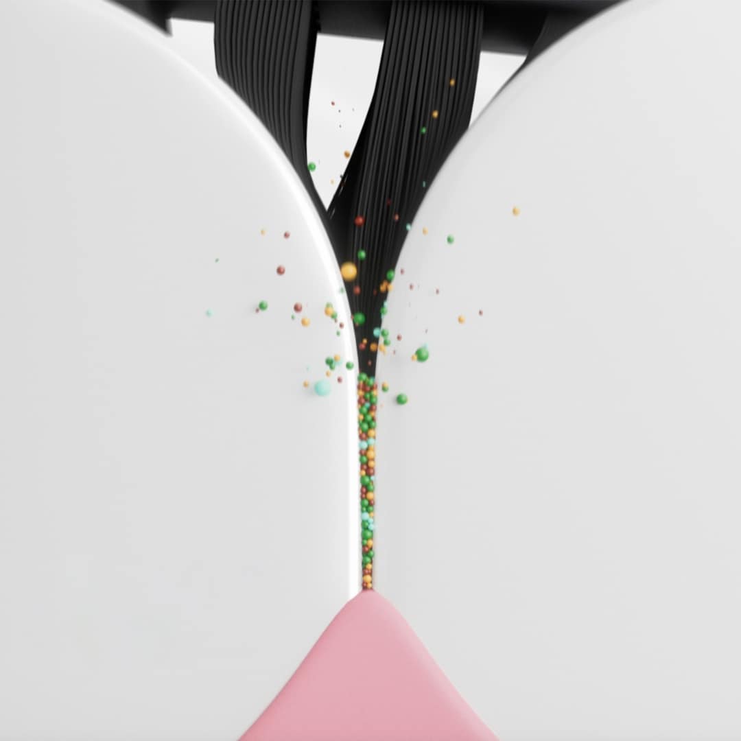 Bulu berus menolak keluar partikel-partikel di antara gigi
